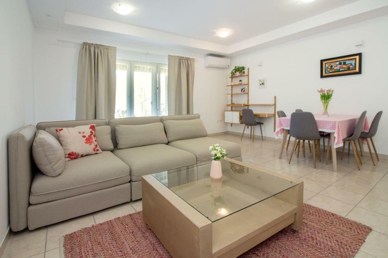 Apartments Leon Podstrana Exterior photo